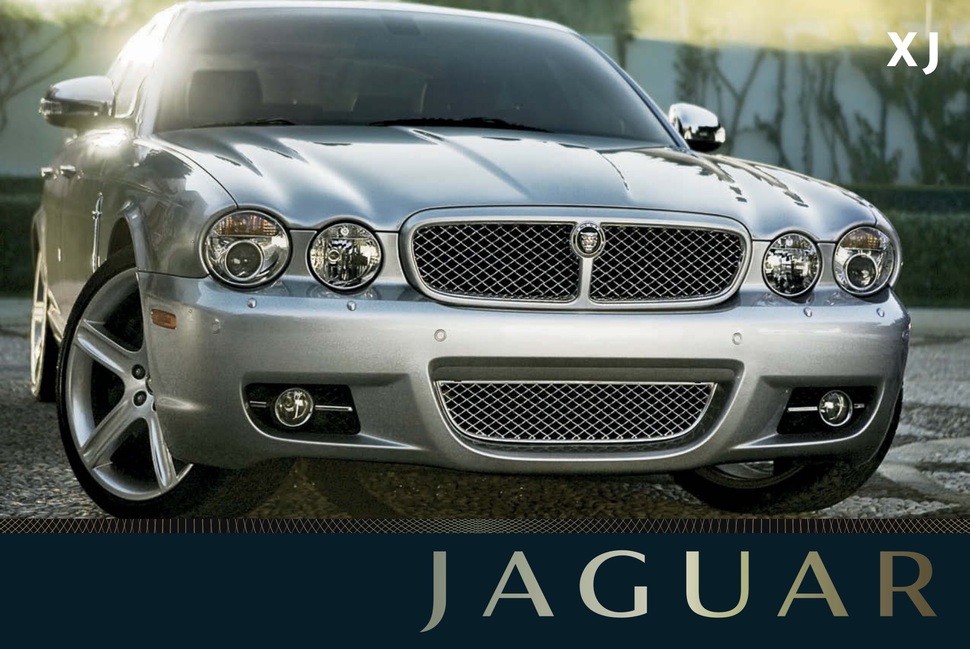 2009 Jaguar XJ Brochure Page 10